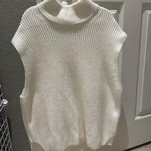 Abercrombie & Fitch mock neck sweater vest